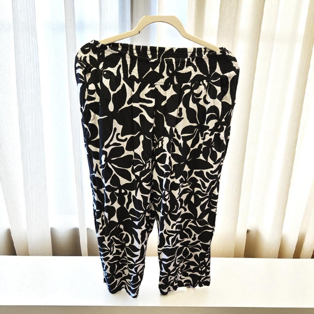 Stylish Black and White Women's Pants - Picture 2 of 7